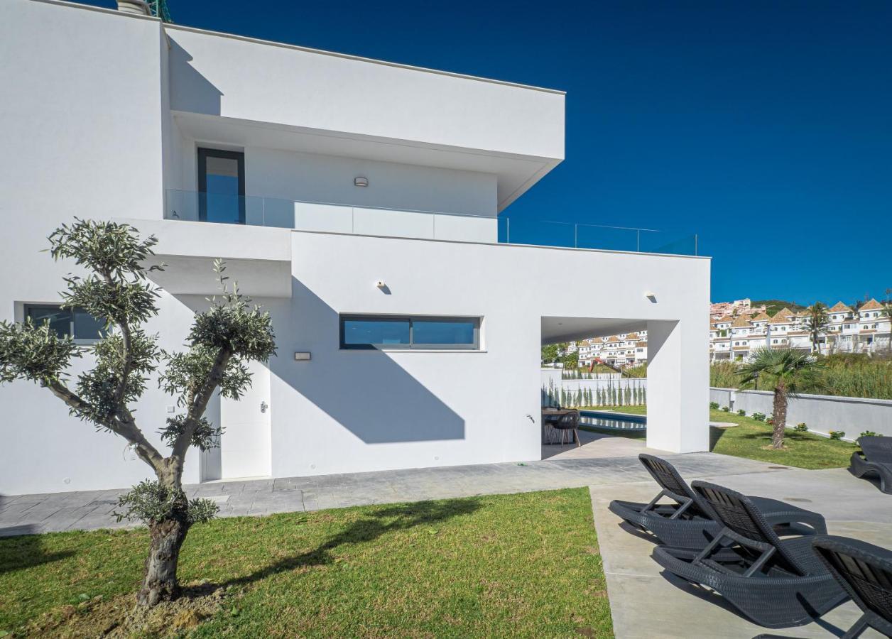 Villa moderne proche de la mer Manilva Extérieur photo